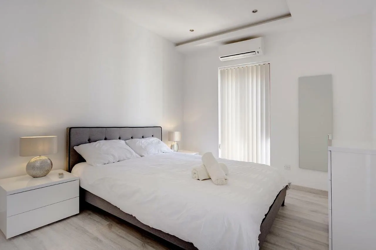 Splendid Apartment, Steps Away From The Sea Sliema Apartament