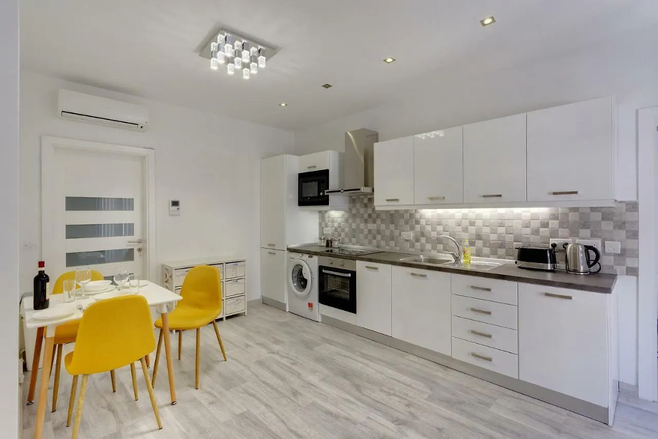 Splendid Apartment, Steps Away From The Sea Sliema
