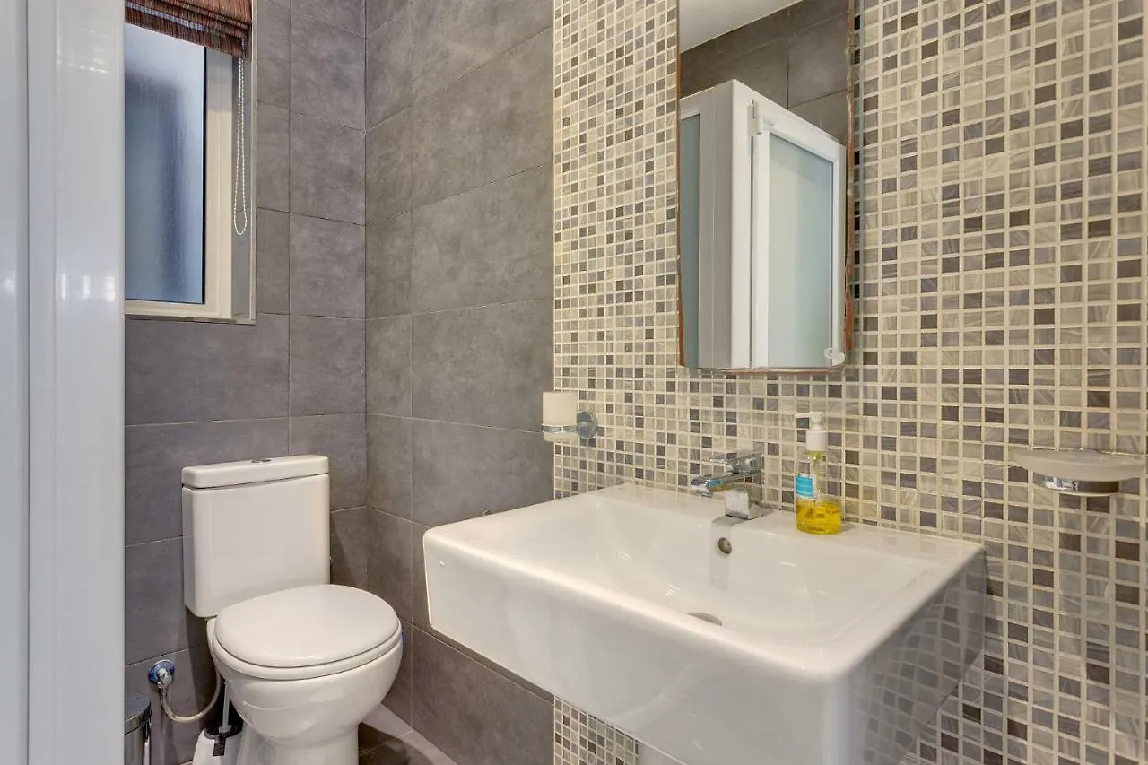 Splendid Apartment, Steps Away From The Sea Sliema 0*,