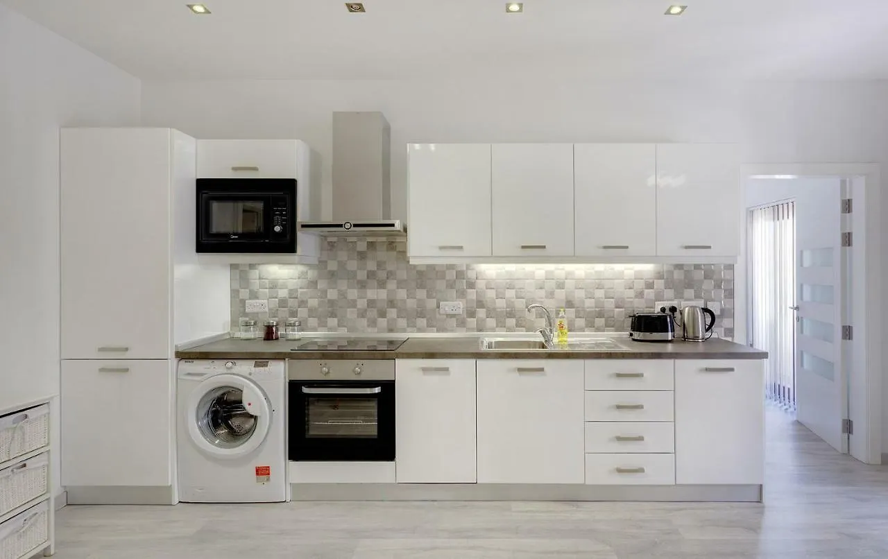 Splendid Apartment, Steps Away From The Sea Sliema