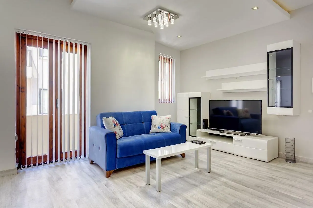 Splendid Apartment, Steps Away From The Sea Sliema
